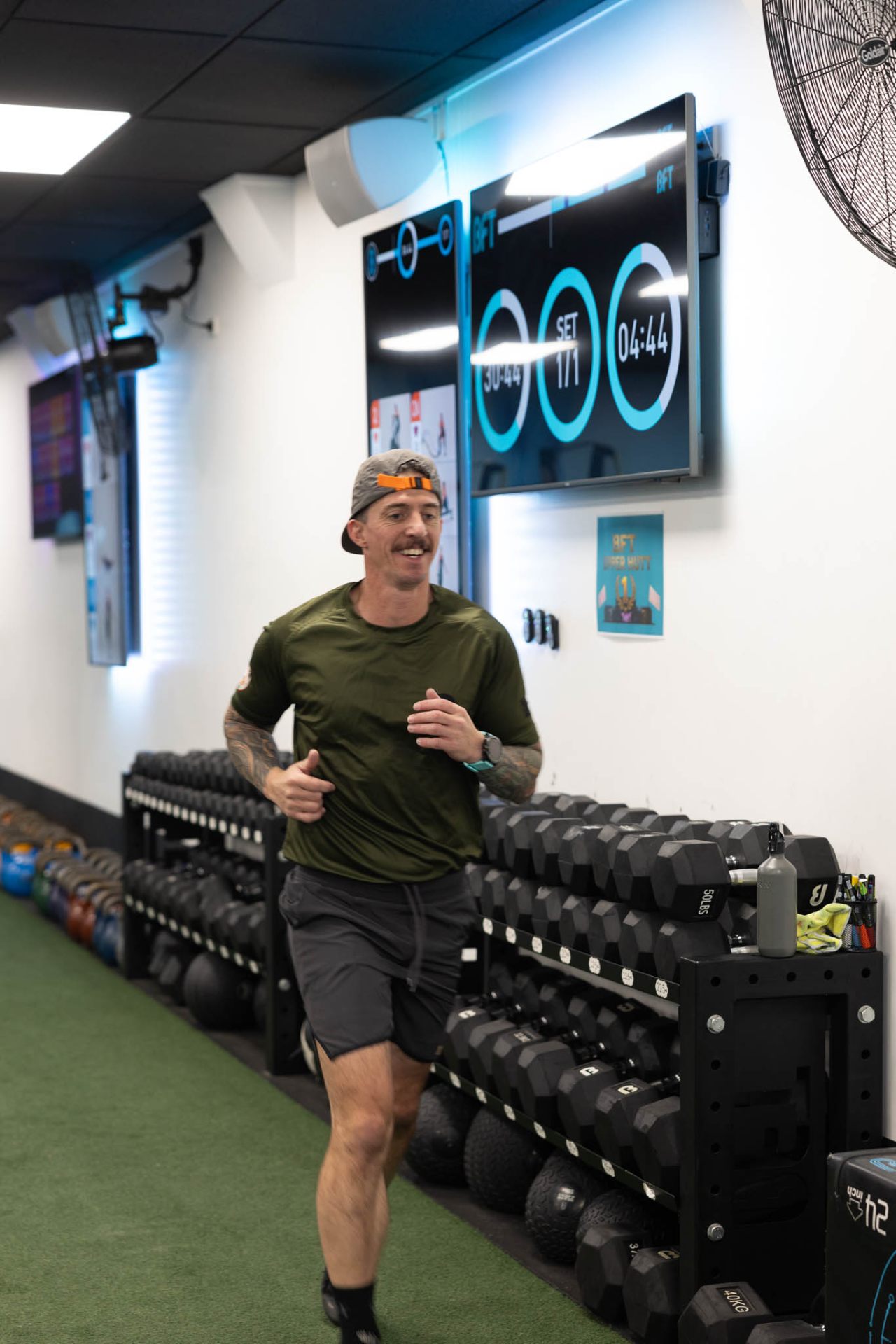 BFT member running between stations under BFT³ screens
